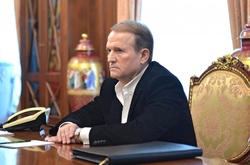 Суд зобов'язав прокуратуру розслідувати заяви Левуса про Медведчука