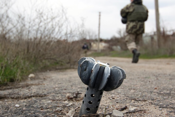 Бойовики гатять на всіх напрямках: поранено двох українських бійців