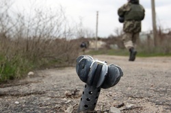 Бойовики гатять на всіх напрямках: поранено двох українських бійців