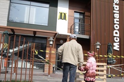 Закритий Mcdonald's у Сімферополі, 4 квітня 2014 року