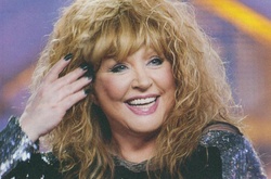 День рождения Примадонны: букеты цветов и «золотой» торт