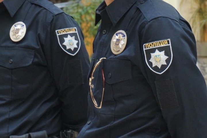 На форму українських поліцейських нашиють калину