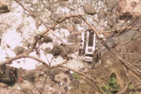 В Індії в ущелину впав автобус: 44 жертви