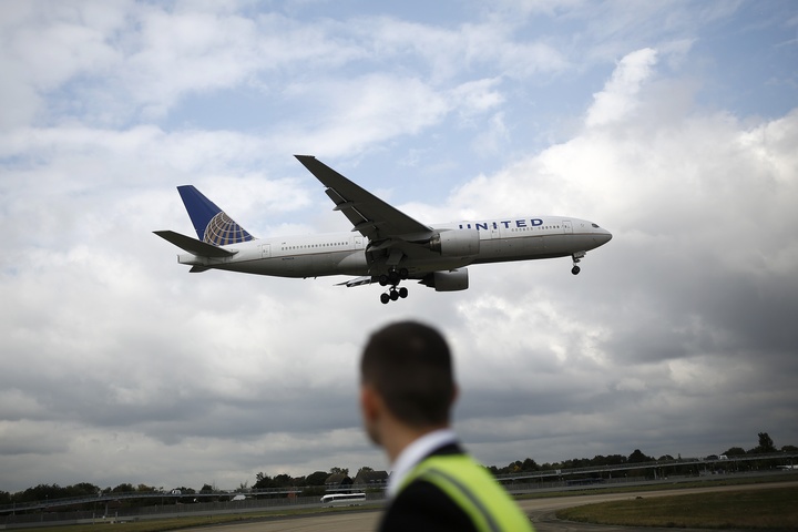 Конгрес США розбереться із скандалом, який стався з пасажиром у літаку United Airlines 