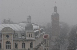 Циклон Петер просувається Україною: снігопад дістався Вінниці