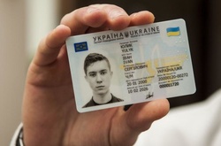 ЗМІ: Банки відмовляються обслуговувати власників ID-паспортів