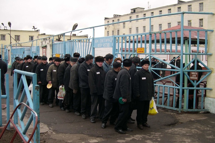 На Донбасі зеків випустили з в’язниць і відправили у війська бойовиків