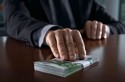   Сума неправомірної вигоди була вилучена в ході огляду місця події. 