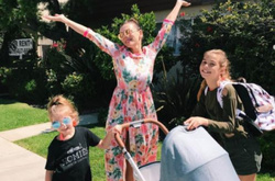 Седокова с сыном вышла на прогулку