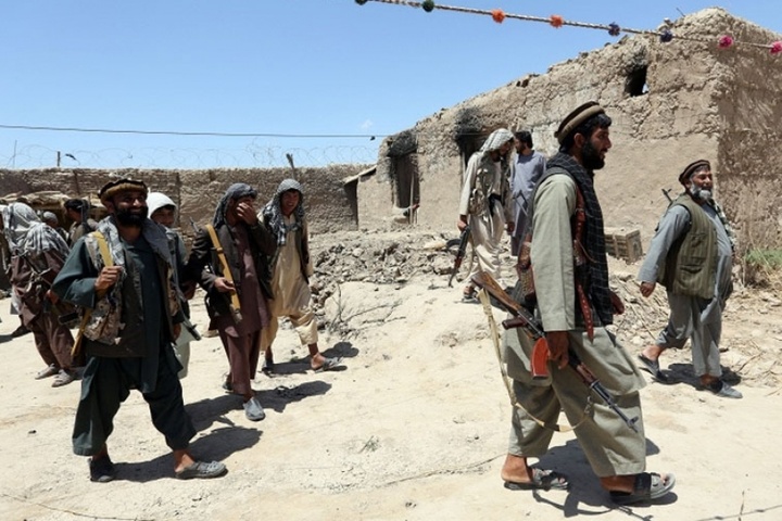 Бойовики руху Талібан напали на базу афганських військовослужбовців