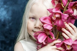 Снежная королева: девочка-альбинос впечатляет ослепительной красотой