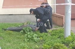 У Києві чоловік вистрибнув з 16 поверху