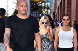    Стивен Белафонте, Лоррейн Джиллес и Мел Би   
  
  
  