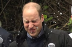 Принца Уильяма облили водой во время Лондонского марафона