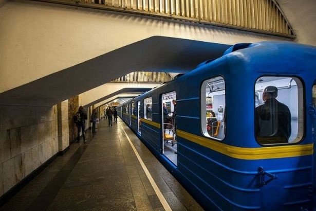 Станція метро «Героїв Дніпра» відновила роботу