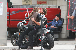 Горячий поцелуй Брэдли Купера и Леди Гаги наделал шуму в сети