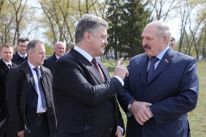 Порошенко та Лукашенко разом вшанували пам'ять Героїв Чорнобиля. Фотогалерея