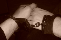 На столичній Оболоні вбивця тягнув закривавлену жінку по вулиці