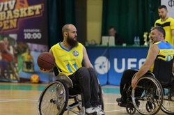 Незламний дух та бойовий характер. Як ветерани АТО на візках грали в баскетбол