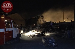 Велика пожежа сталася в складському приміщенні міста Києва