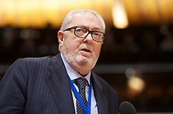 ПАРЄ лишила Аграмунту від повноважень одну назву