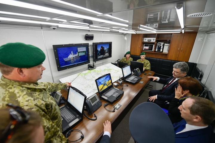 Порошенко передав зв'язківцям засоби військового радіозв’язку вартістю понад $21 мільйон