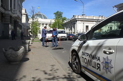 Біля Верховної Ради провалилась дорога