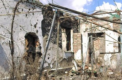 Росії все ще мало крові. Моторошні фото зі зруйнованого Широкиного на Донбасі