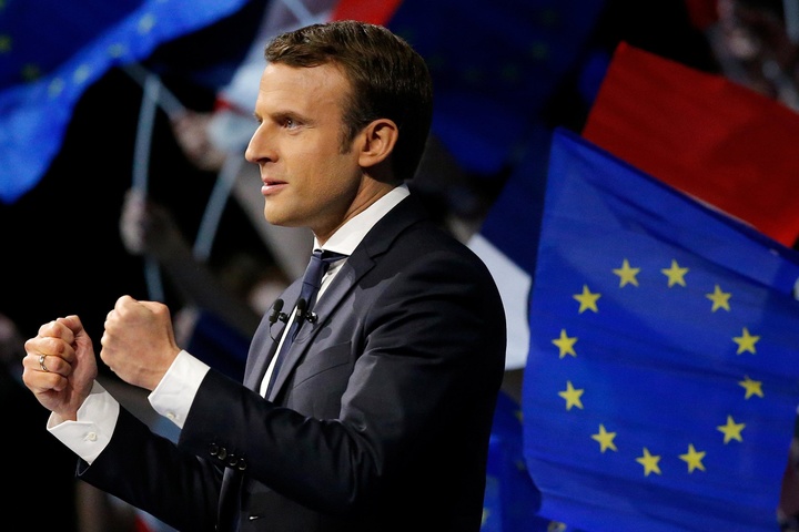 Олланд закликав французів голосувати за Макрона