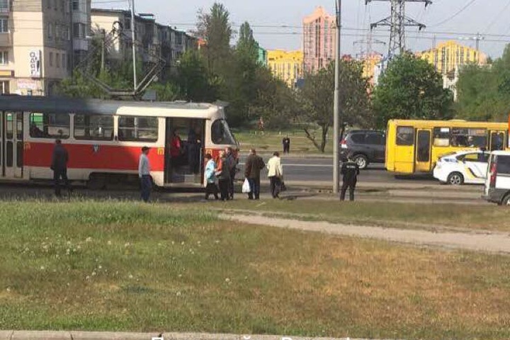Через ДТП у Києві не працюють три трамвайні маршрути