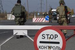 За минулу добу лінію розмежування через контрольні пункти в'їзду-виїзду, що в районі проведення АТО, перетнули 33,4 тисячі осіб та 5,2 тисячі транспортних засобів.