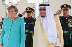 Ангела Меркель під час візиту в Саудівську Аравію