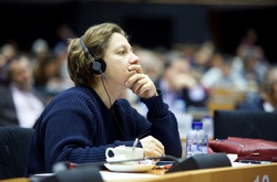 Євродепутат з Італії сфотографувалася в окупованому Луганську біля пам’ятника Леніну