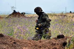 Український військовослужбовець на Донбасі