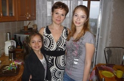 Затримана жінка з двома доньками