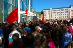 У Харкові невідомий бризнув з балончика в обличчя місцевого політика