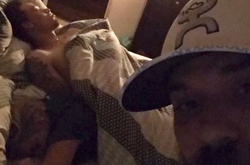 Парень «застукал» девушку с любовником и сделал селфи