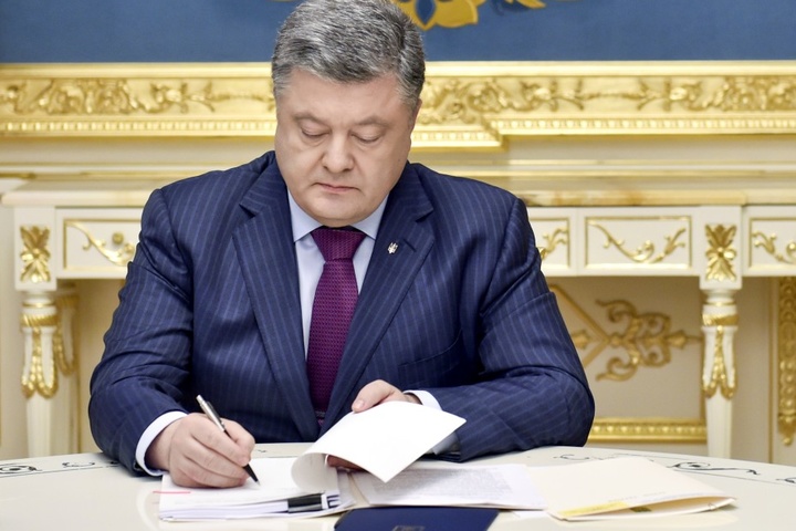 Президент підписав закон про присвоєння іноземцям звання Герой України 