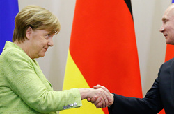 Чому Меркель порушила обіцянку і поїхала до Путіна
