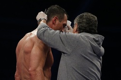 Володимиру Кличку наклали 9 швів після бою з Джошуа