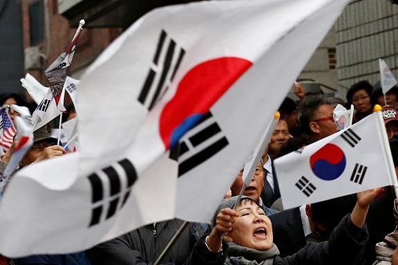 У Південній Кореї стартувало дострокове голосування на президентських виборах