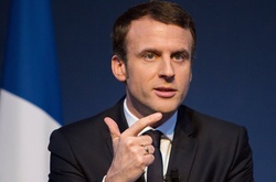 Макрон: Росія має виконувати взяті на себе зобов'язання по Донбасу