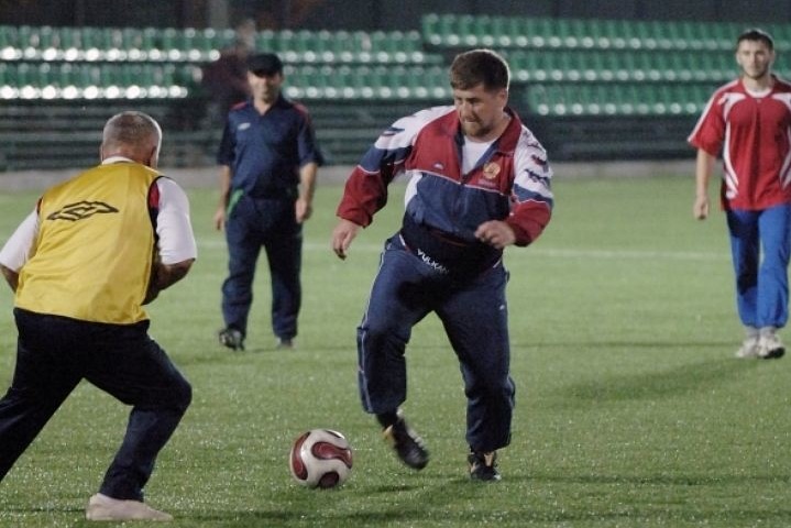 Кадиров догрався у футбол: лідер Чечні показав свій гіпс 