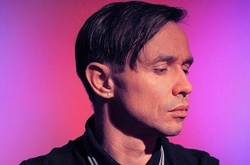  Наприкінці лютого Дельфін виступав в окупованому Криму 