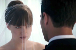 Джейми Дорнан и Дакота Джонсон «поженились» в новом трейлере фильма «Пятьдесят оттенков свободы»