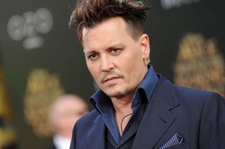 Бывшие менеджеры Джонни Деппа требуют проверить его на вменяемость