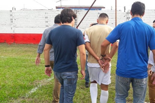 У Бразилії футболіста заарештували просто під час матчу