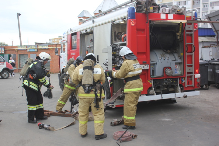 В центрі Москви сталася пожежа в адмінбудівлі: евакуйовано 30 осіб