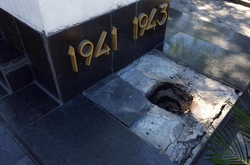 Вандали понівечили могили воїнів-визволителів Харкова