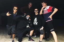 Михайло Порошенко (крайній зправа) у футболці з написом Russia